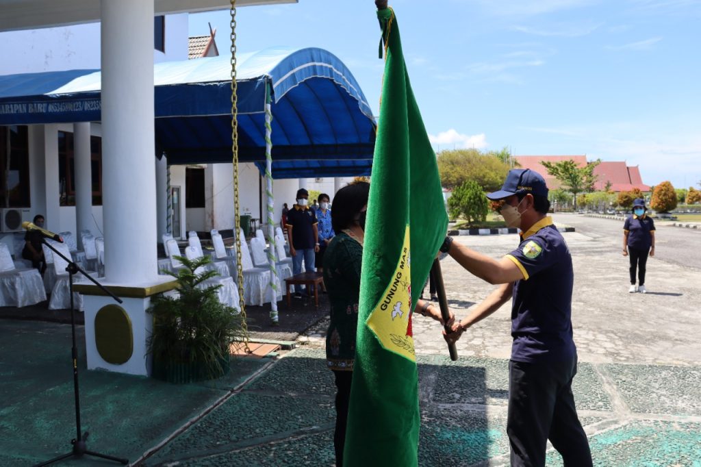 Wakil Bupati Gumas Melepas Kontingen Festival Budaya Isen Mulang Tahun