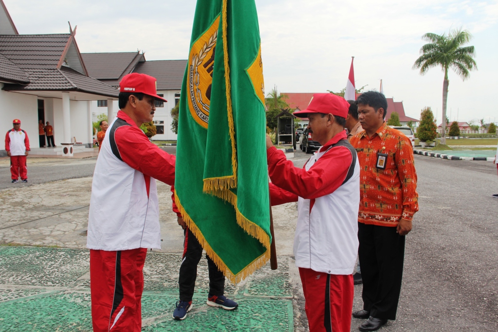 Kontingen Porprov Gumas Diberangkatkan