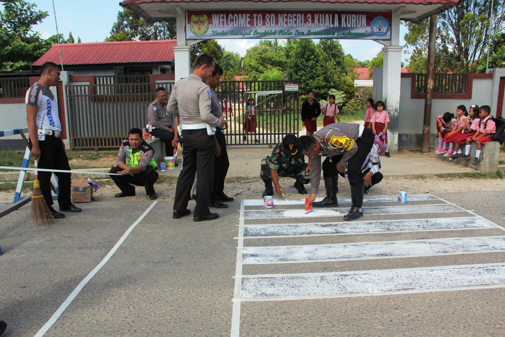 Depan SD 3 Kurun Dibuat Zebra Cross Kasatlantas: Ini Untuk Keselamatan