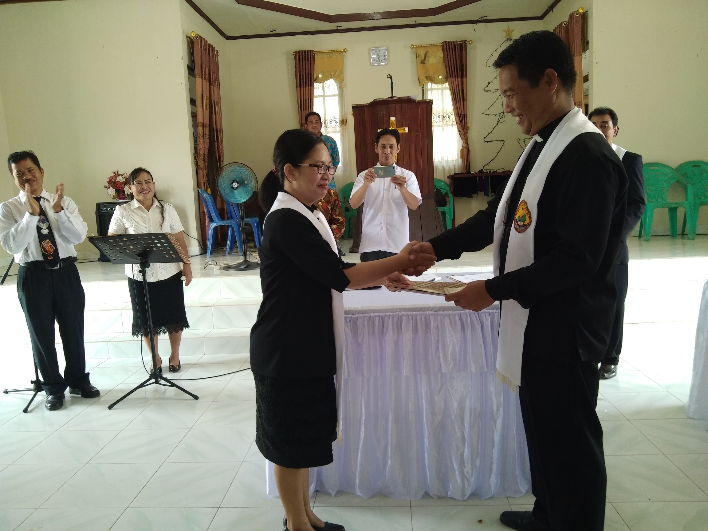 Serah Terima Jabatan Ketua Majelis Jemaat GKE Teluk Nyatu