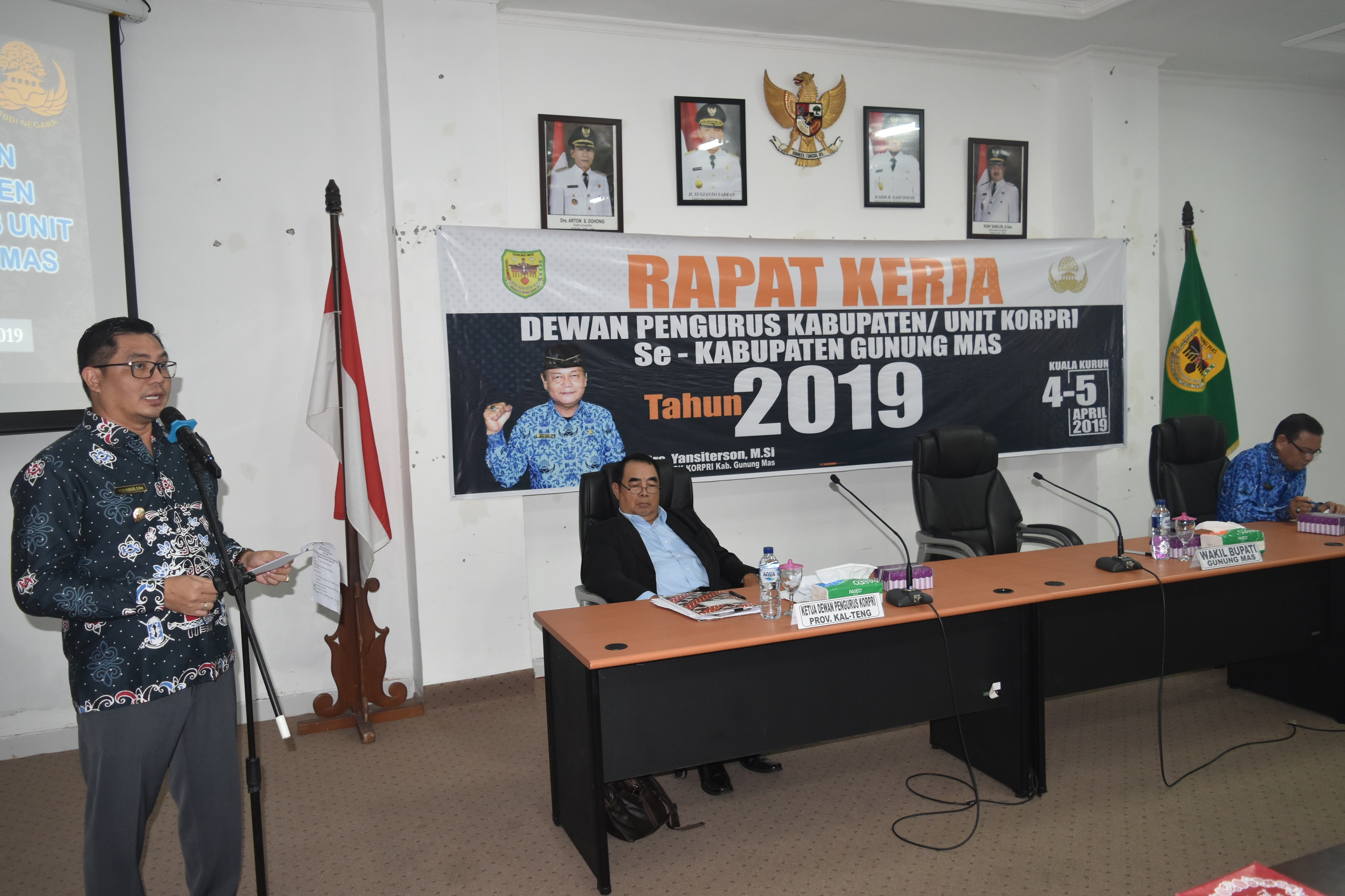 KORPRI yang kuat, sebagai perekat dan pemersatu bangsa dan Negara