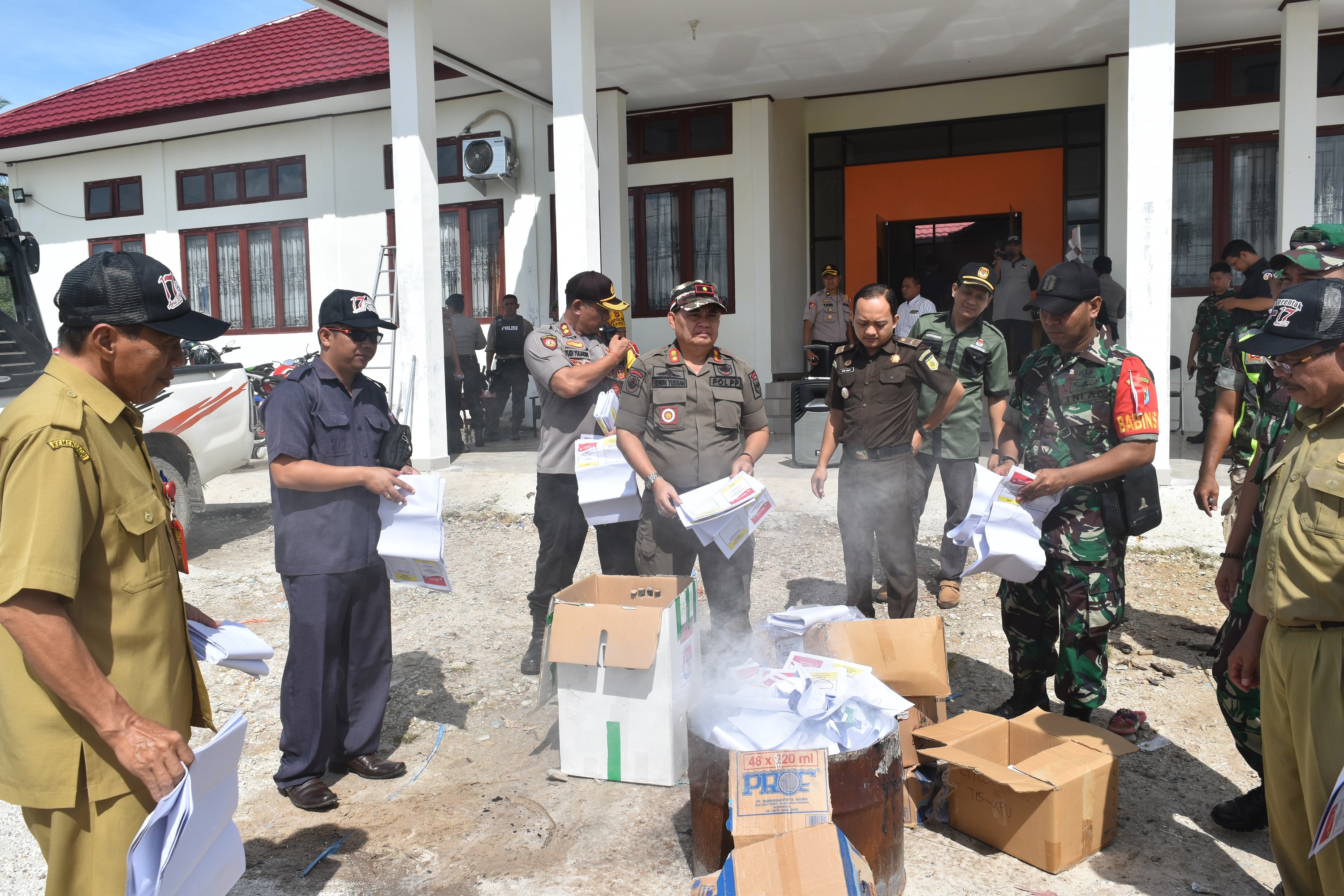 KPU Musnahkan Surat Suara Yang Rusak
