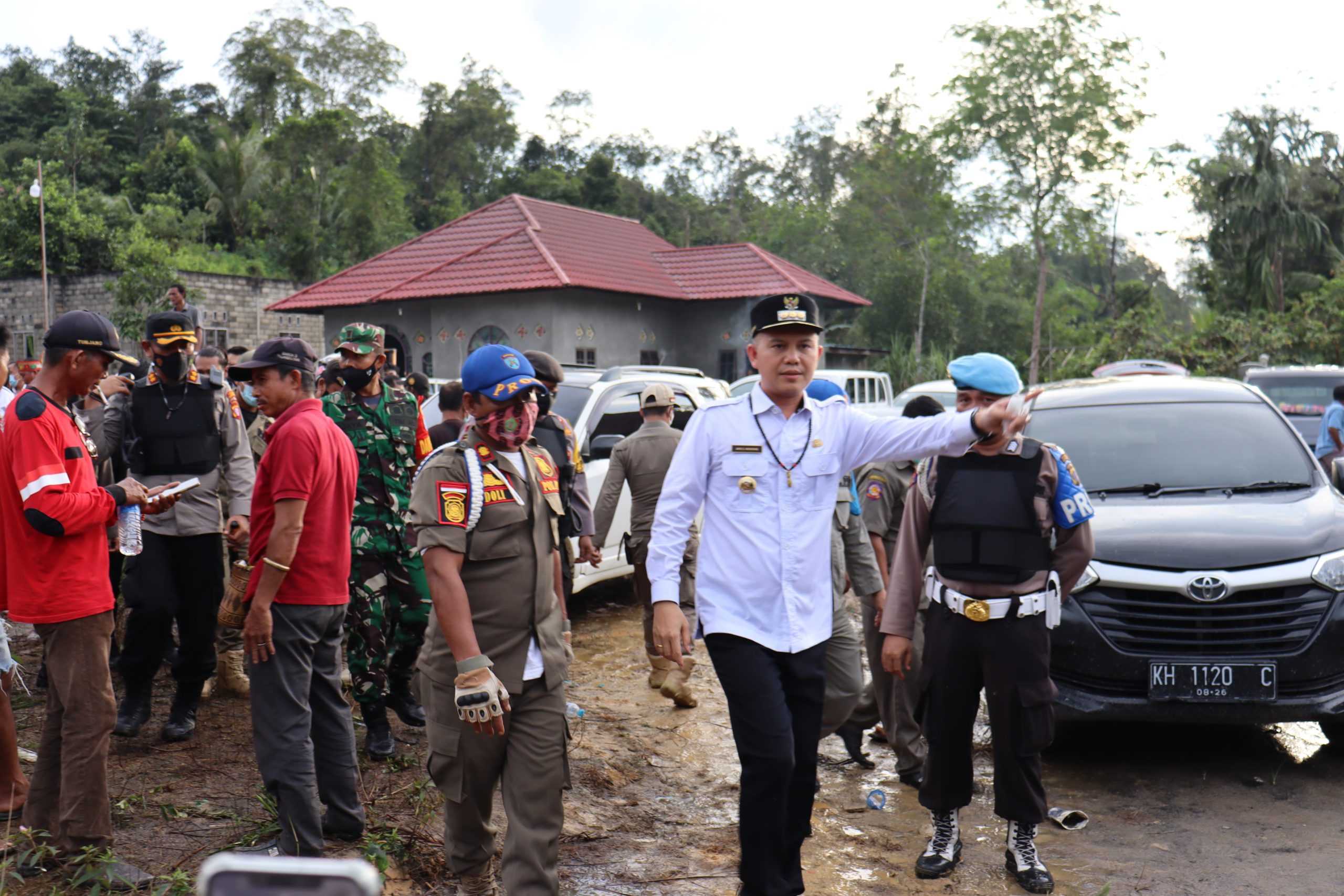 Bupati Gumas Merespon Cepat Aksi Masyarakat Blokade Jalan Palangka Raya-Kuala Kurun