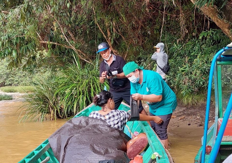 Vaksinasi Covid-19, Kapolres Gumas: Di Kahut Buka Layanan Vaksin Diatas Perahu
