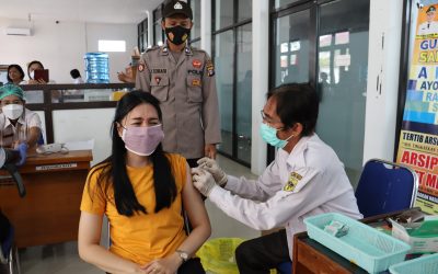 ASN Diskominfosantik Gunung Mas Terima Vaksin Booster