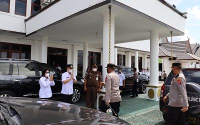 Tiba di Gunung Mas Kapolda Kalteng Disambut Bupati Gumas dan Forkopimda