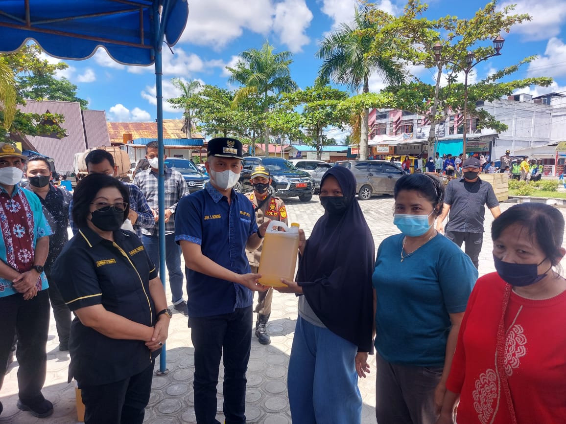 Pemkab Gumas Menggelar Operasi Pasar Khusus Minyak Goreng