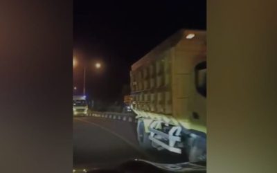 Lawan Arah, Kelakuan Sopir Truk PBS Bikin Geram Politisi Gunung&nbsp; Mas