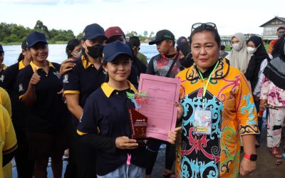 Tim Putri Gumas Raih Juara Dua Dalam Lomba Jukung Tradisional