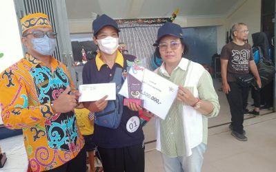 Gumas meraih juara tiga lomba habayang puteri dan lomba karungut putera