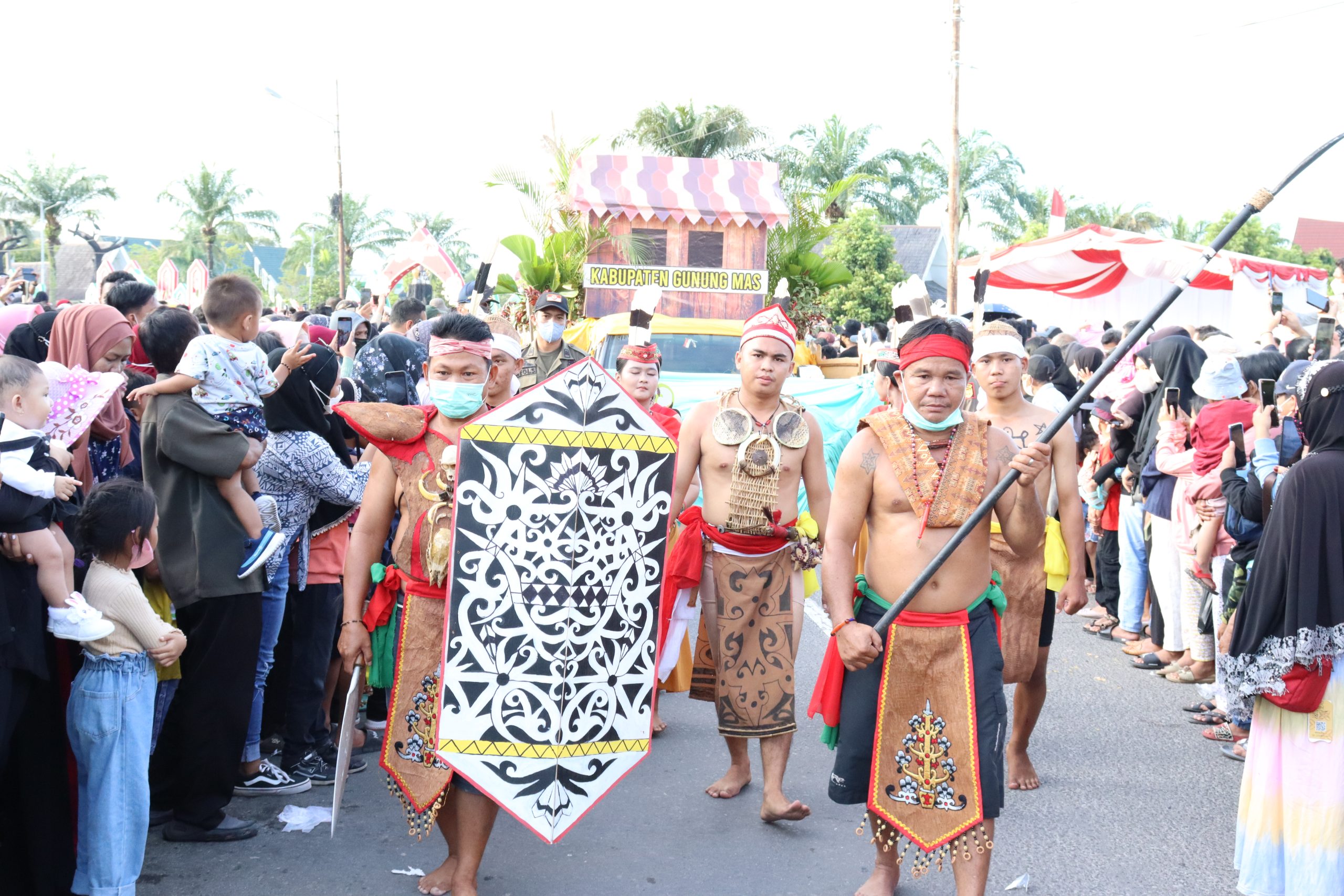 Karnaval Festival Budaya Isen Mulang 2022 Gumas Tonjolkan Tokoh Tambun Bungai
