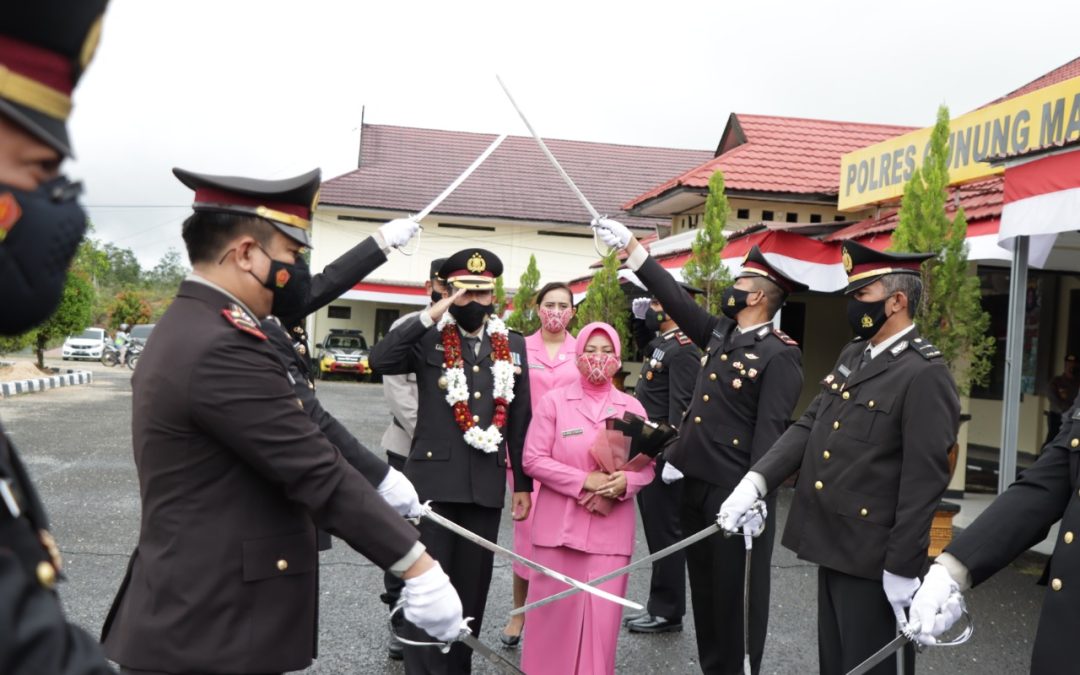 Upacara Wisuda Purna Bhakti Kabag SDM Polres Gunung Mas