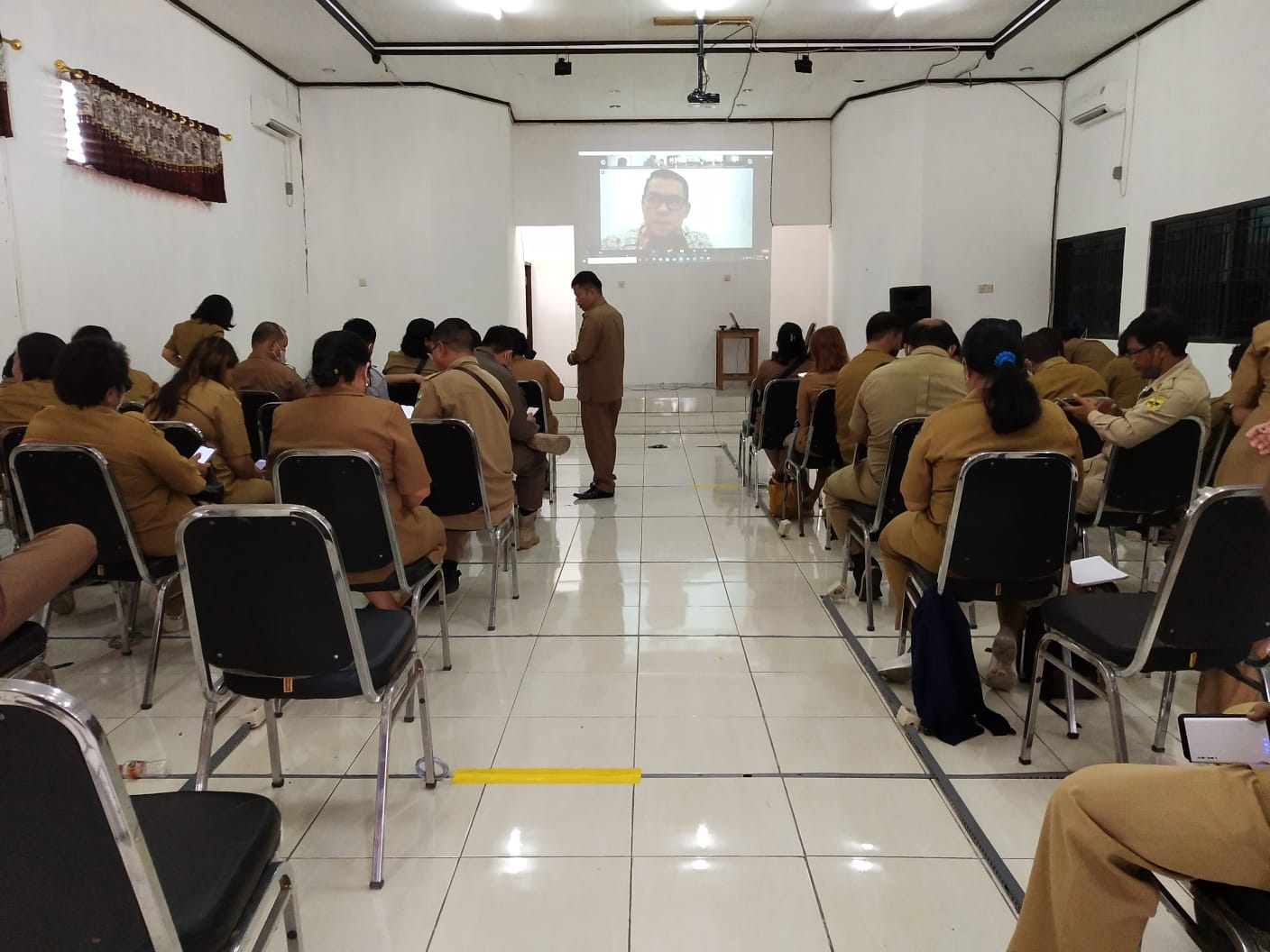 BKPSDM Gumas Gelar Pembekalan Ujian Dinas Secara Virtual