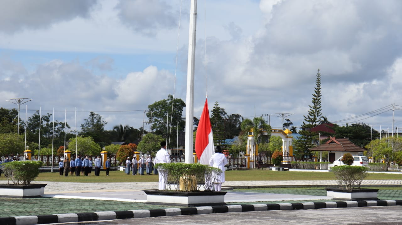 Pemkab. Gumas Gelar Apel Dalam Memperingati Hari Pahlawan Ke 77 Tahun 2022
