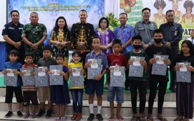 Safari Natal Di Kecamatan Mihing Raya, Bupati Bagikan Kartu Gunung Mas Pintar