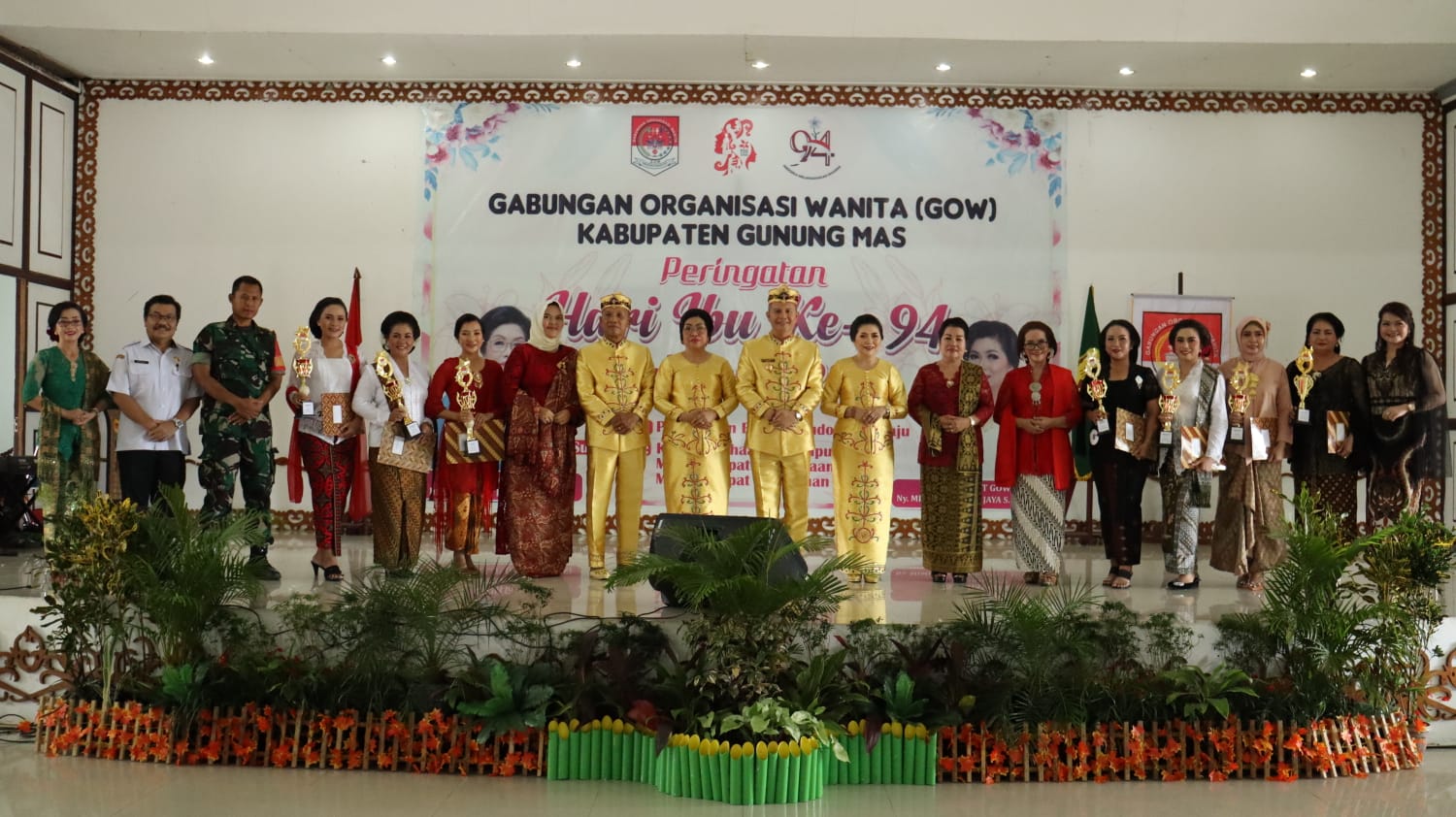 Rayakan Hari Ibu Ke-94, GOW Kab. Gumas Gelar Bakti Sosial, Lomba Kebaya dan Bazar