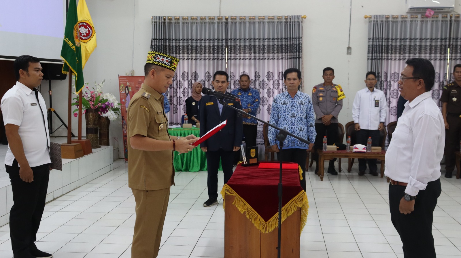 Bupati Melantik Pengurus Karang Taruna Kabupaten Gunung Mas