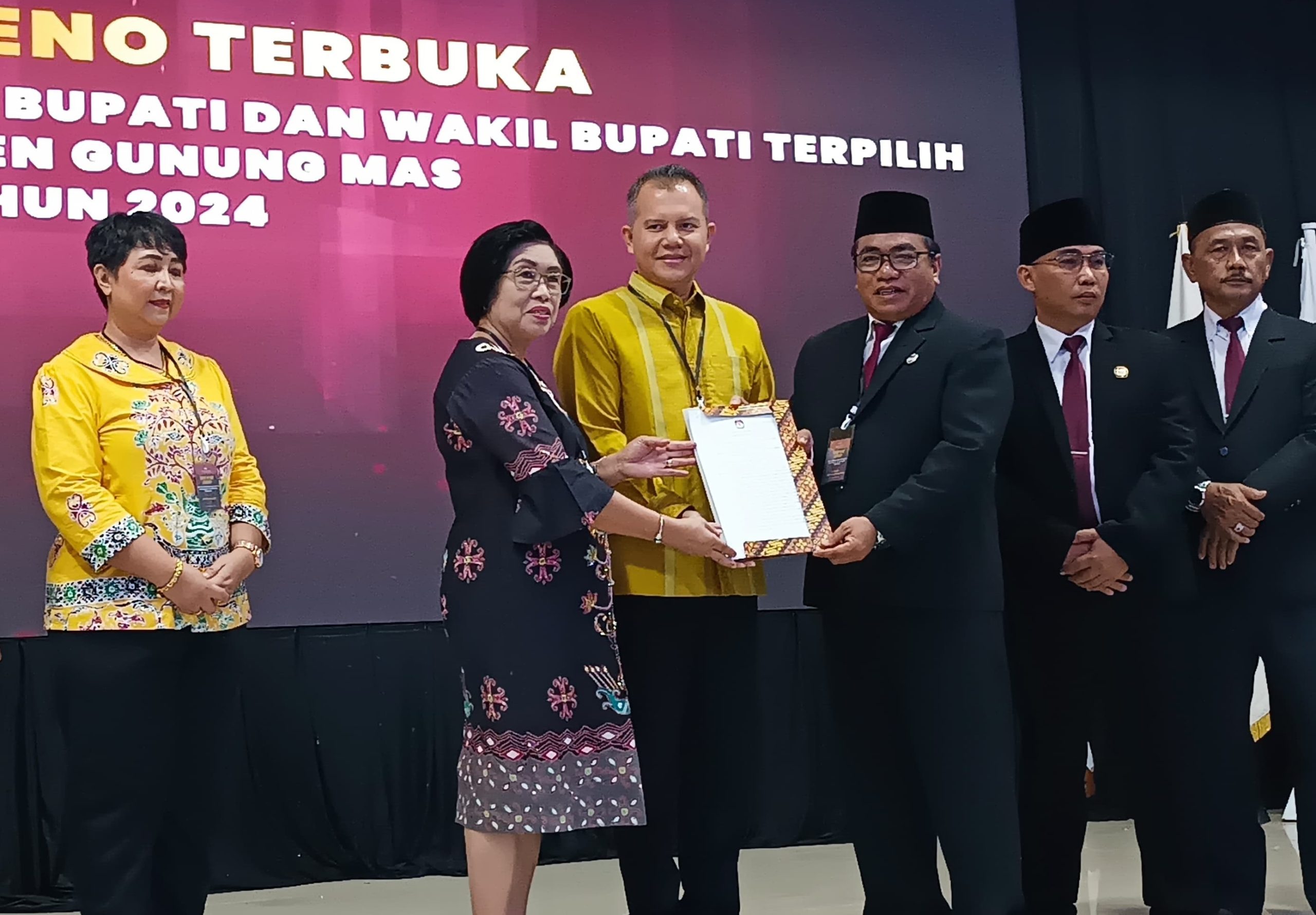 Jaya – Efrensia Secara Sah Menjadi Bupati dan Wakil Bupati Gunung Mas Periode 2025-2030